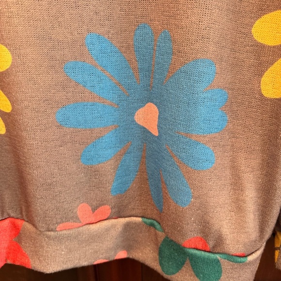 First Love Boxy Colorful Floral Women's Sweatshirt Size Large - Picture 7 of 10